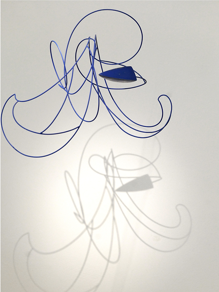 Wolkenflug - Luftobjekt, Stahl und Draht, lackiert und patiniert, 2023